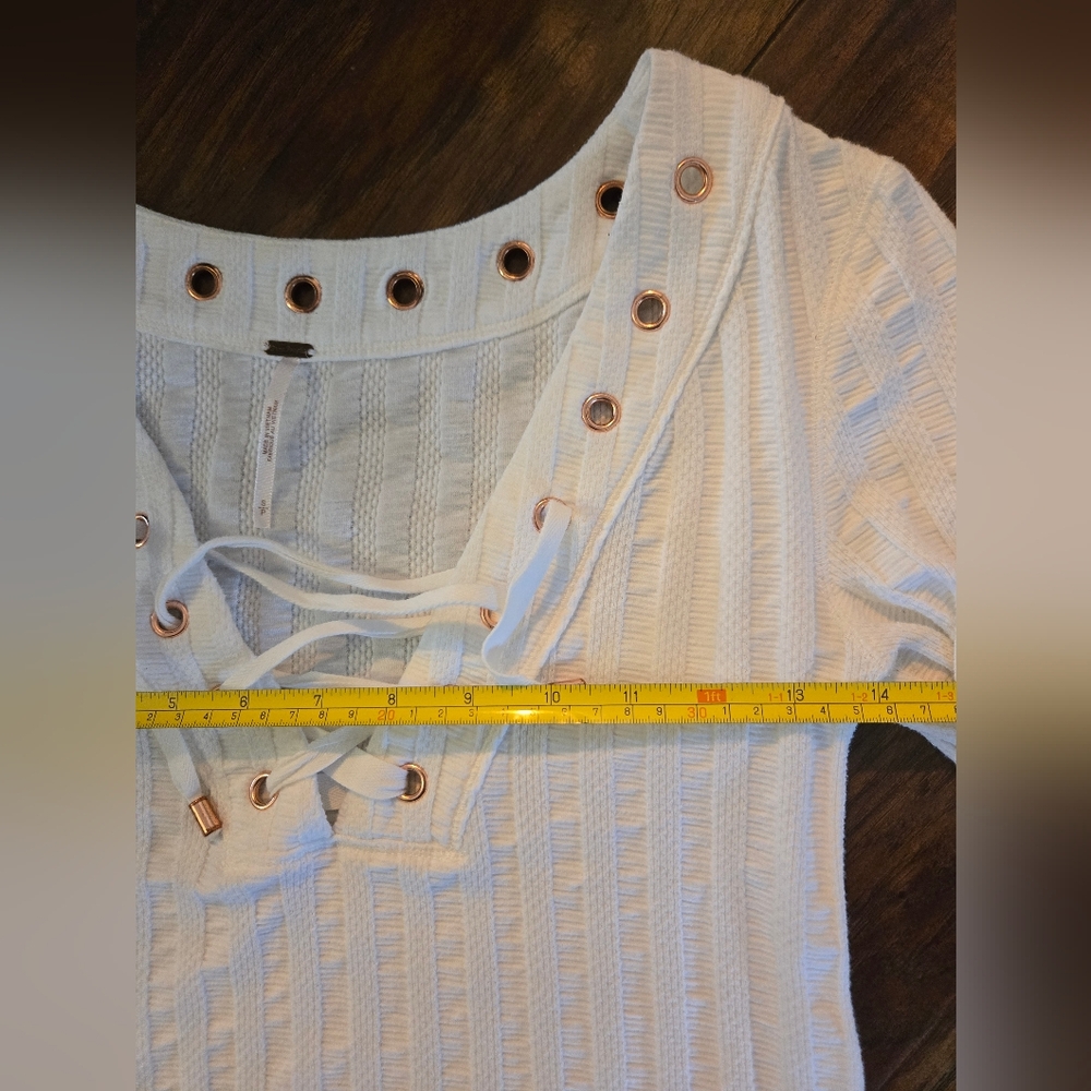 Free People Small White Ribbed Lace-Up V-Neck Top with Gold Detail - Picture 7 of 9
